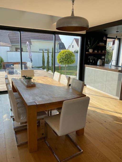 Maison D'architecte Situee Sur La Route Des Vins *